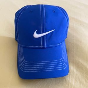 New Nike GOLF  blue hat with white stitching